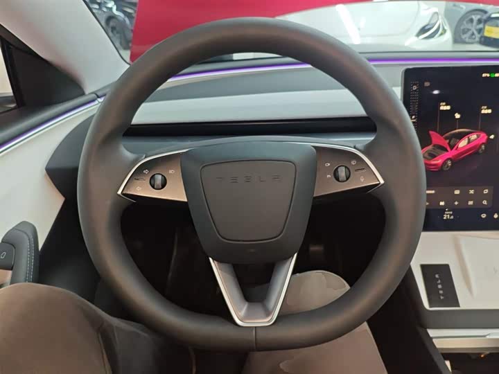 Фото 3 - Tesla Model 3