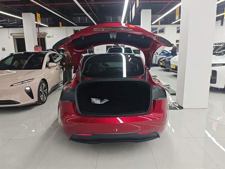 Фото 9 - Tesla Model 3