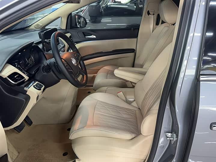 Фото 9 - Buick GL8 ES