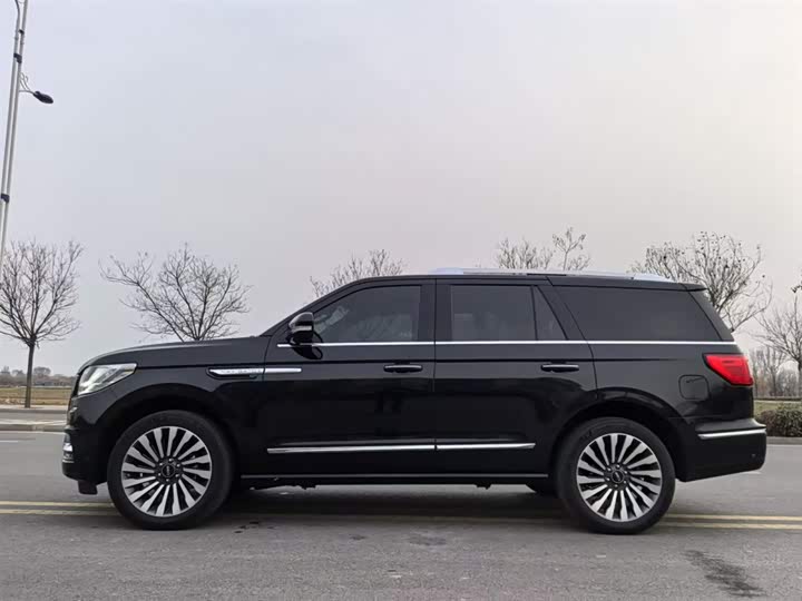 Фото 4 - Lincoln Navigator