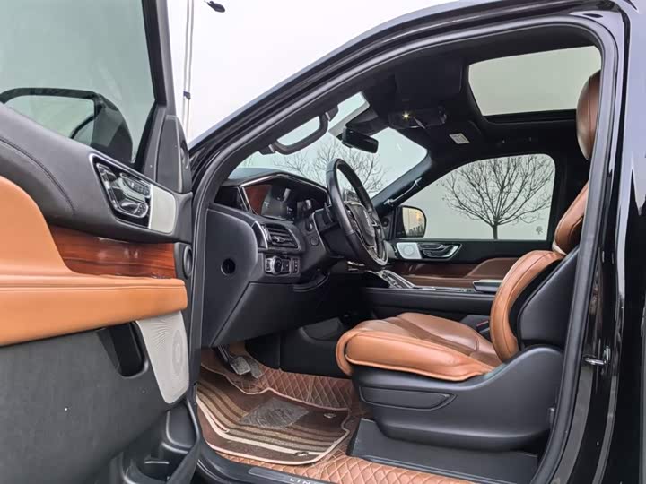 Фото 5 - Lincoln Navigator