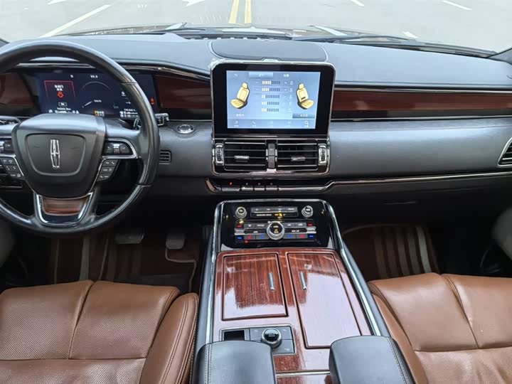 Фото 6 - Lincoln Navigator