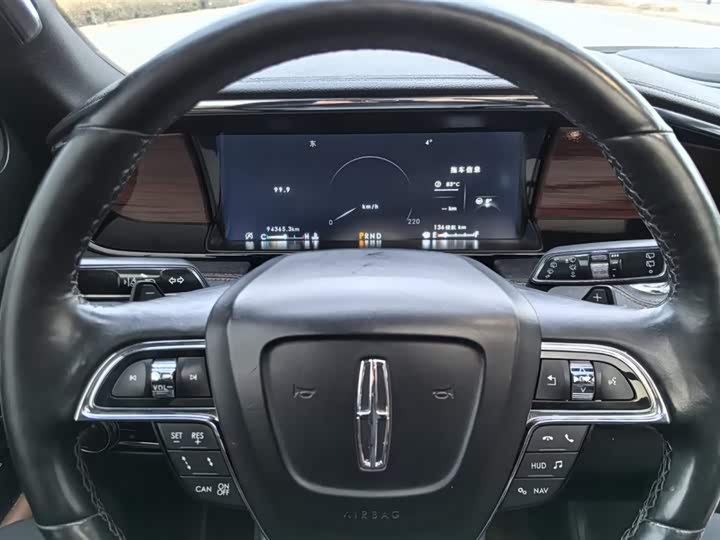 Фото 7 - Lincoln Navigator