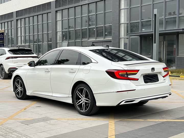 Фото 4 - Honda Accord