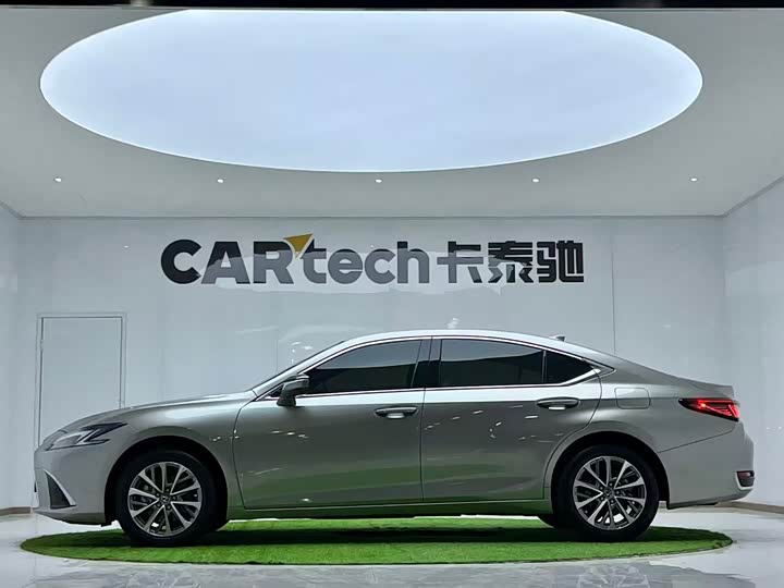 Фото 2 - Lexus ES