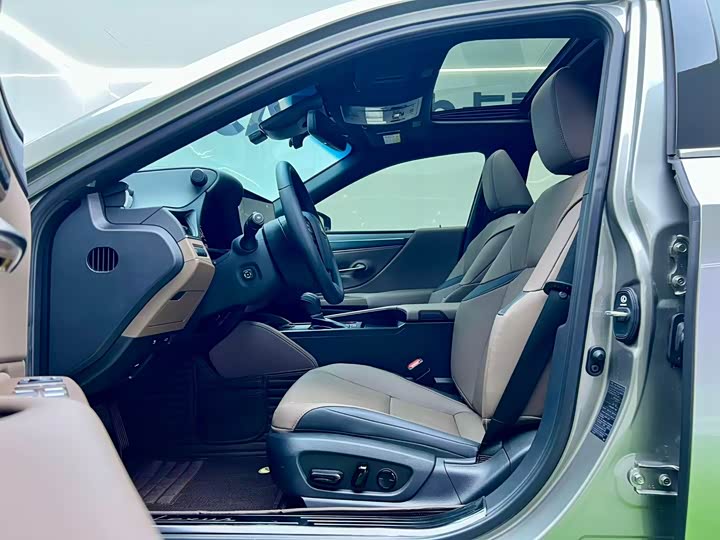 Фото 4 - Lexus ES