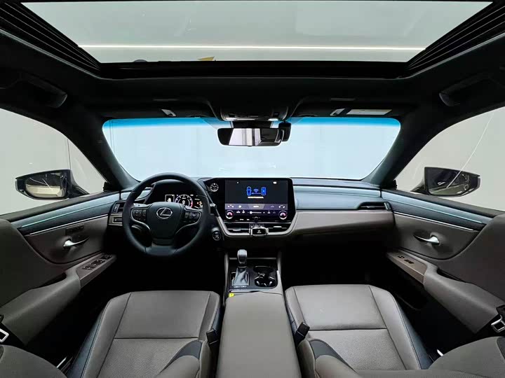 Фото 5 - Lexus ES