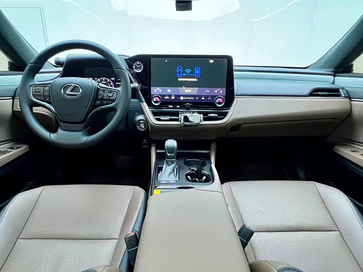 Фото 8 - Lexus ES