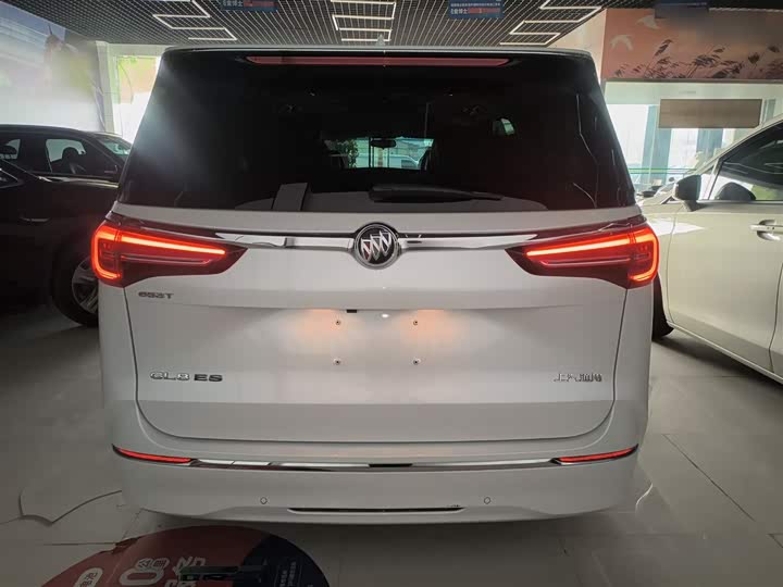 Фото 6 - Buick GL8 ES