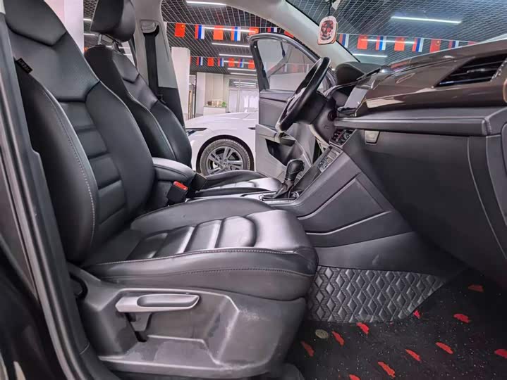 Фото 8 - Volkswagen Tharu