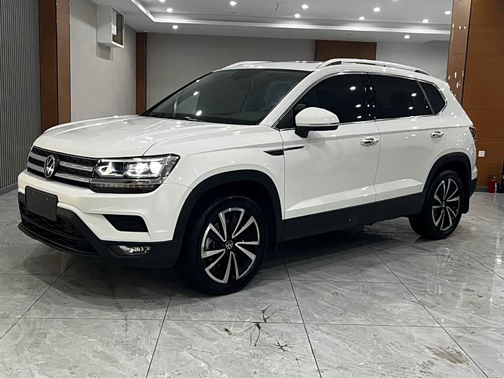 Фото 1 - Volkswagen Tharu