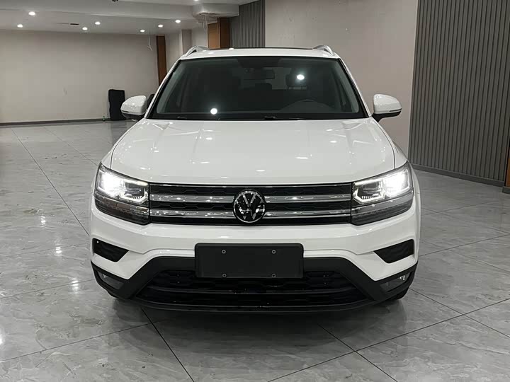 Фото 2 - Volkswagen Tharu