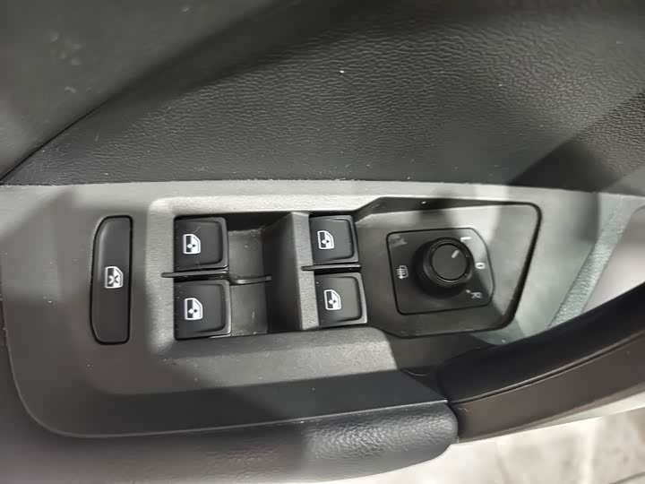 Фото 8 - Volkswagen Tharu