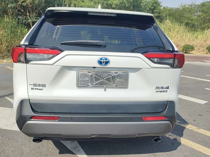 Фото 4 - Toyota RAV4