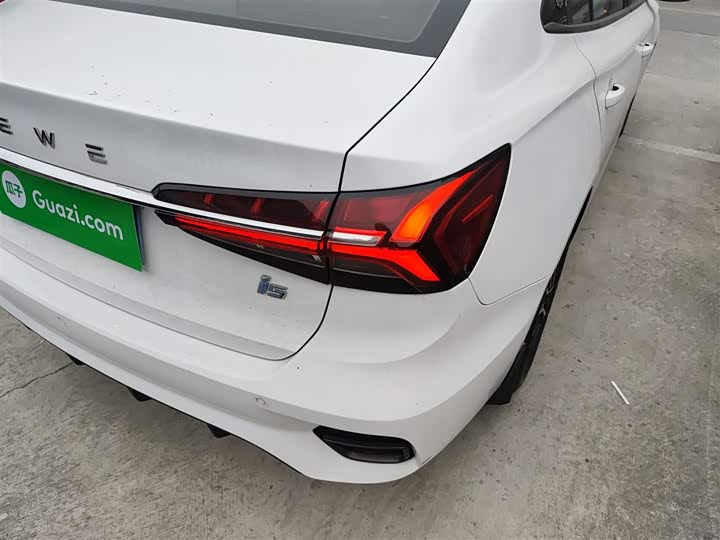 Фото 8 - Roewe i5