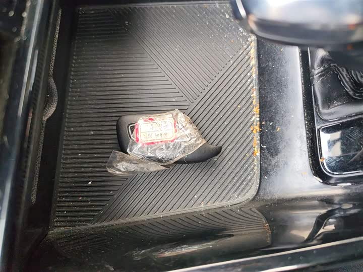 Фото 9 - Roewe i5