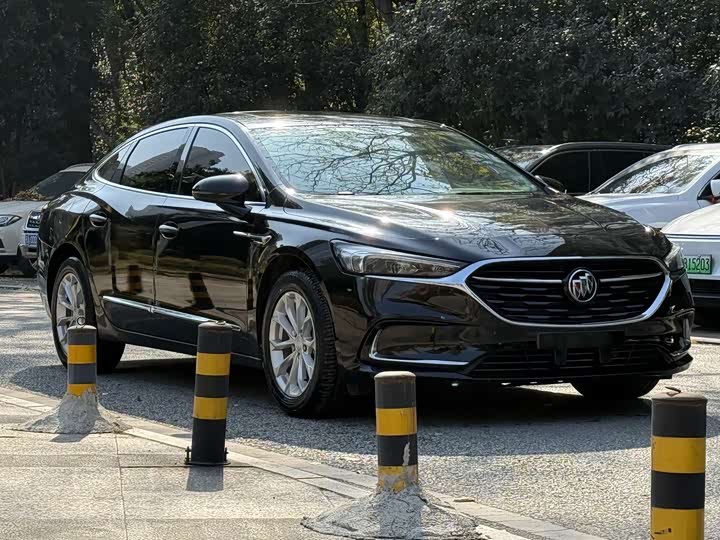 Фото 2 - Buick LaCrosse