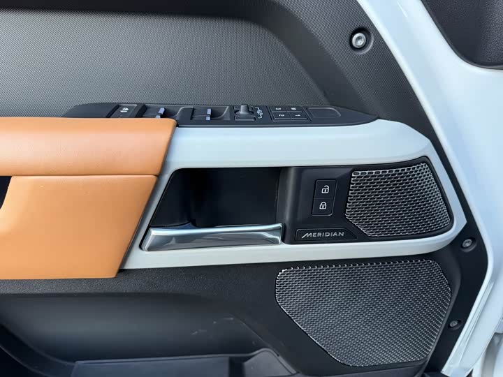 Фото 4 - Land Rover Defender