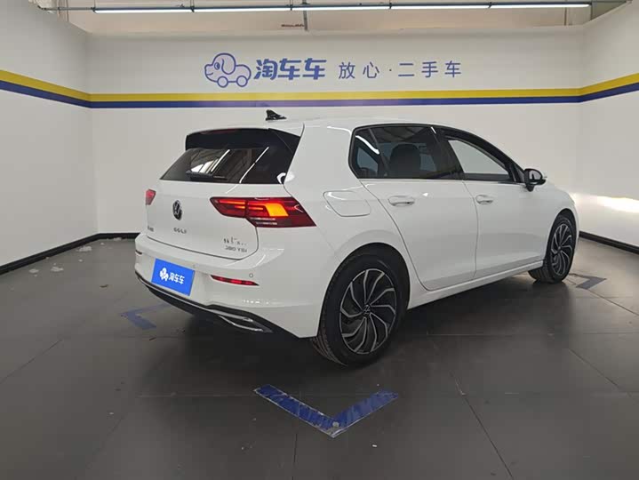 Фото 3 - Volkswagen Golf