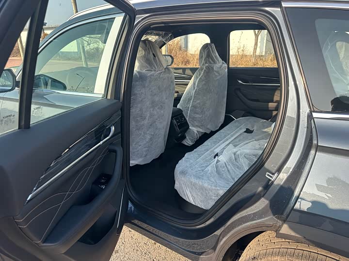 Фото 9 - Geely Monjaro