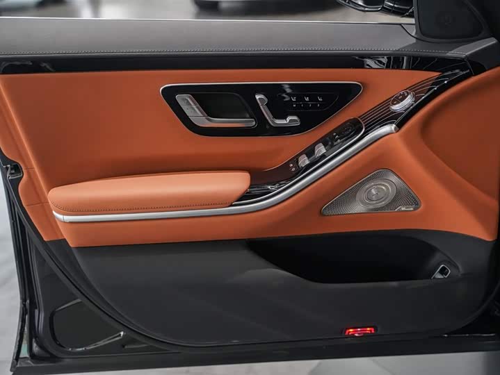 Фото 9 - Mercedes-Benz S-Class