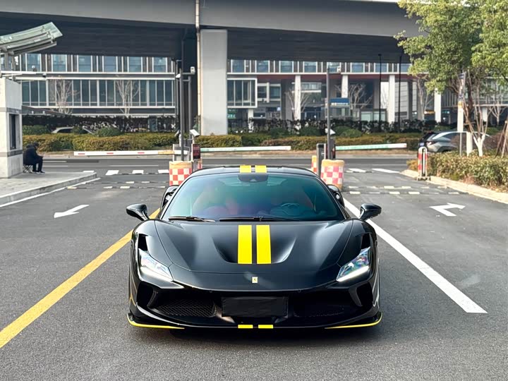 Фото 1 - Ferrari F8