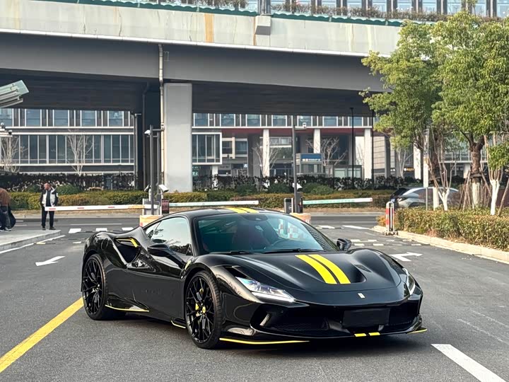 Фото 2 - Ferrari F8