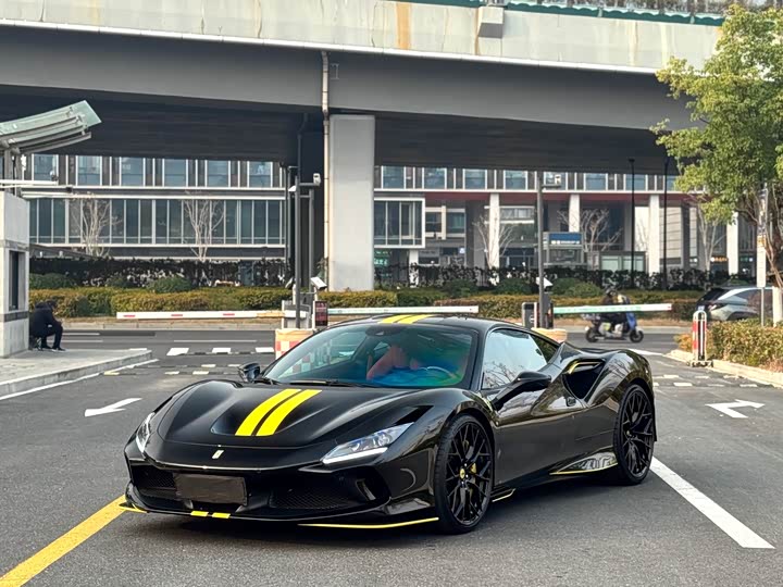 Фото 3 - Ferrari F8