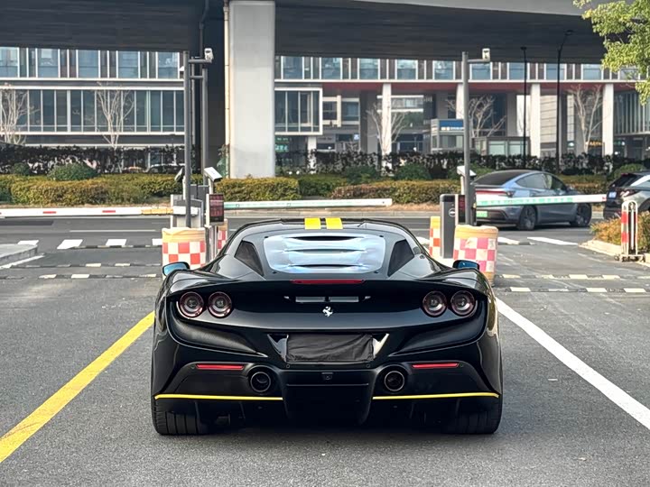 Фото 7 - Ferrari F8