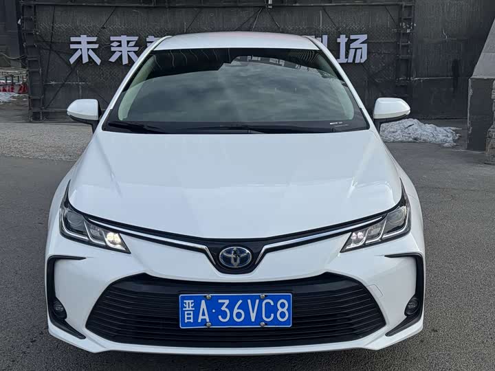 Фото 2 - Toyota Corolla