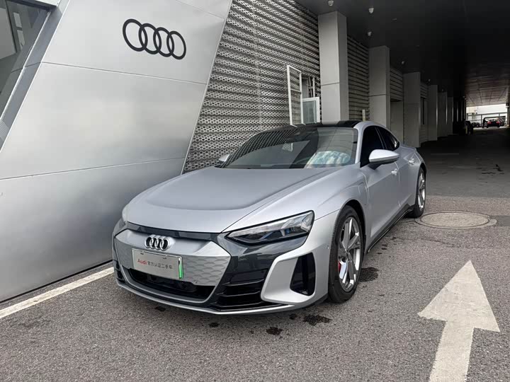 Фото 1 - Audi e-tron GT