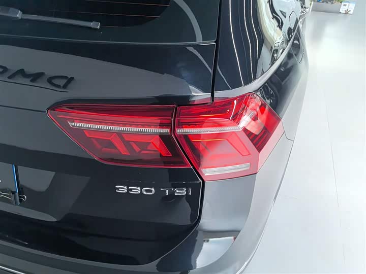 Фото 8 - Volkswagen Tiguan L Pro