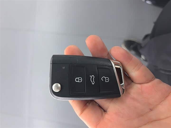 Фото 9 - Volkswagen Tiguan L Pro