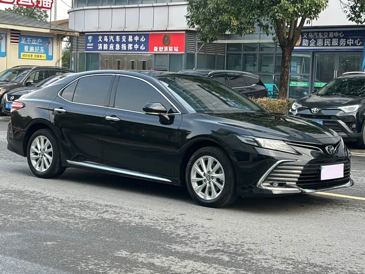 Фото 3 - Toyota Camry