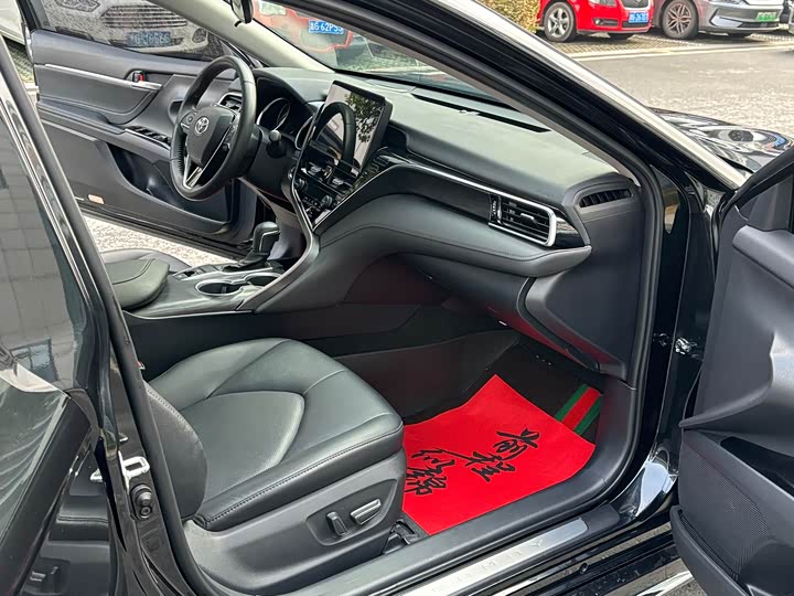 Фото 5 - Toyota Camry