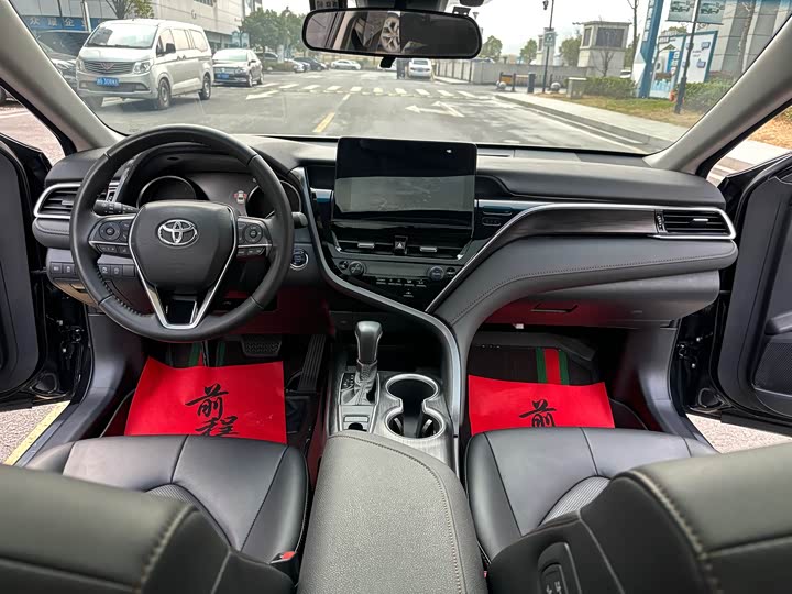 Фото 6 - Toyota Camry