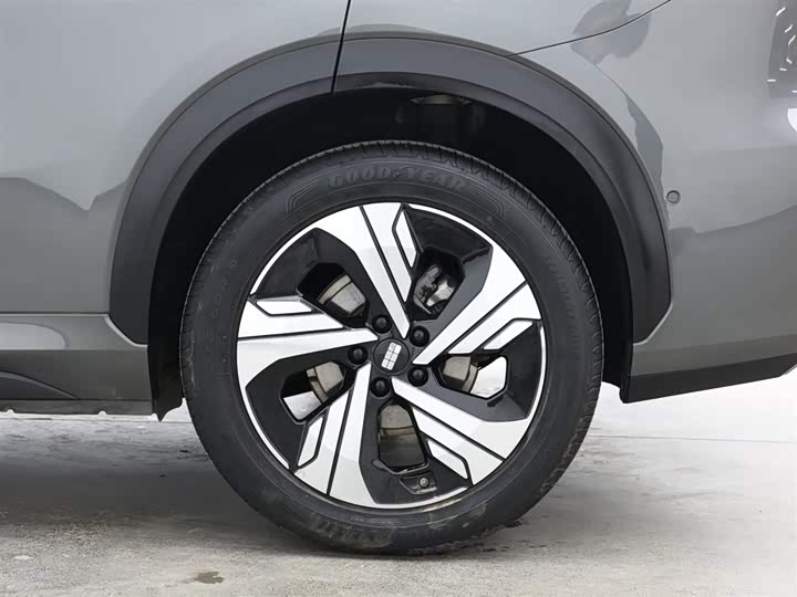 Фото 9 - Geely Galaxy E5