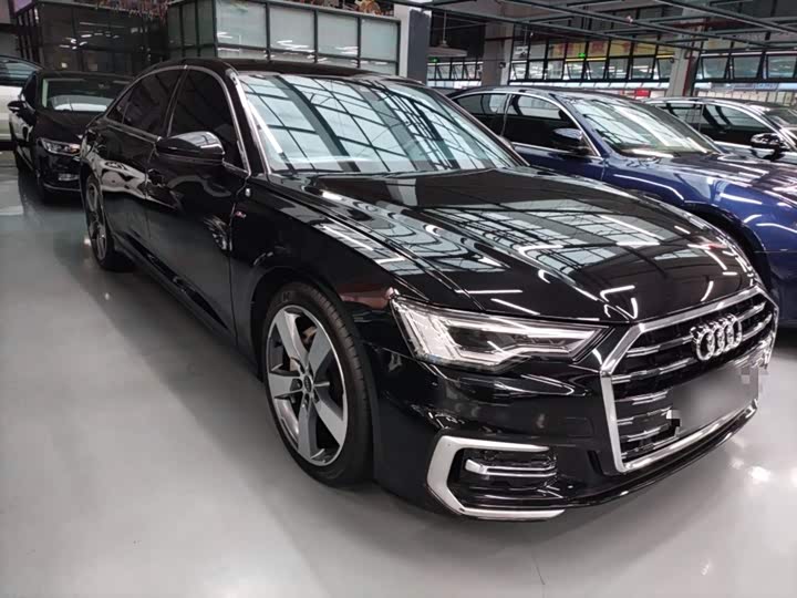 Фото 4 - Audi A6L