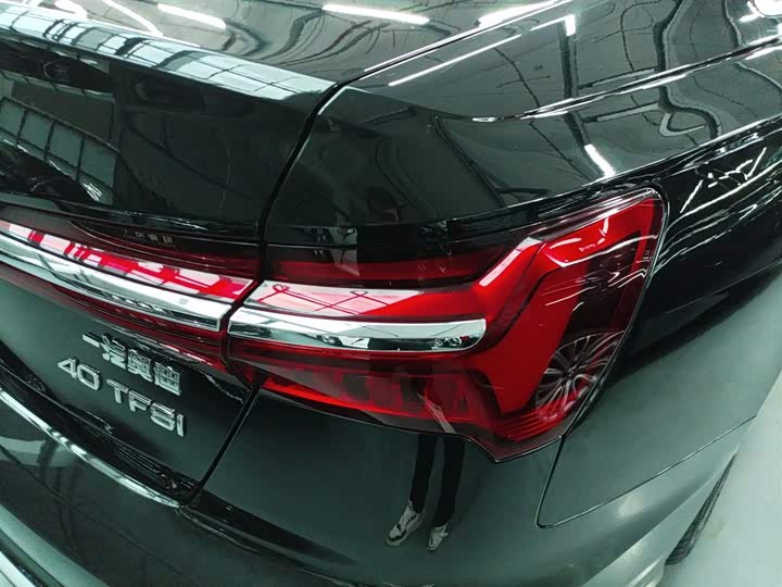 Фото 8 - Audi A6L