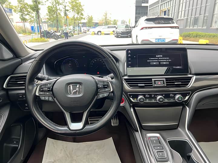 Фото 8 - Honda Accord