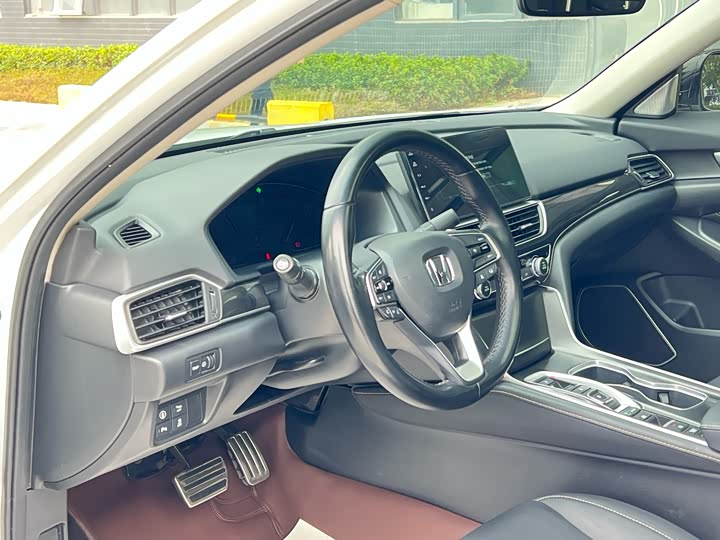 Фото 9 - Honda Accord