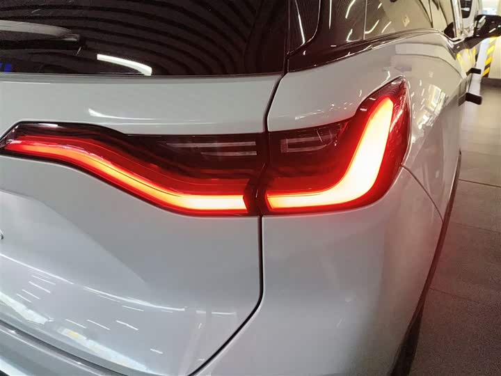 Фото 8 - Nio ES8