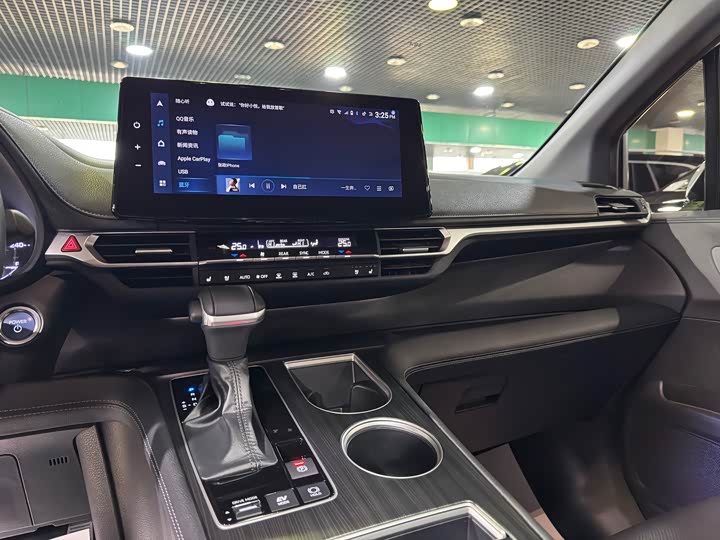 Фото 7 - Toyota Sienna