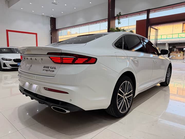 Фото 4 - Geely Preface