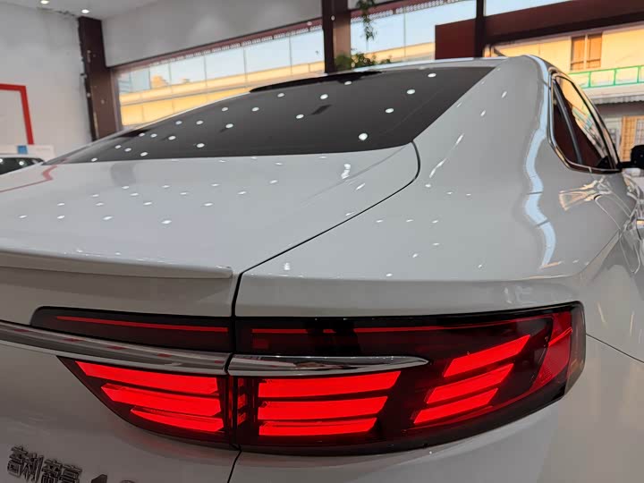 Фото 9 - Geely Preface