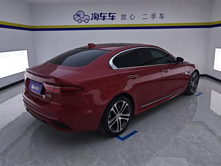 Фото 3 - Jaguar XE L