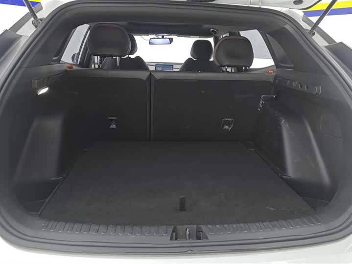 Фото 4 - Geely Atlas