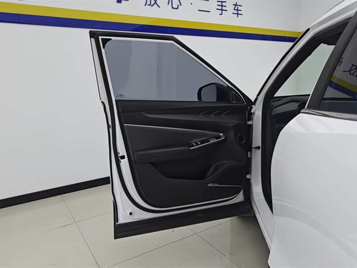 Фото 7 - Geely Atlas