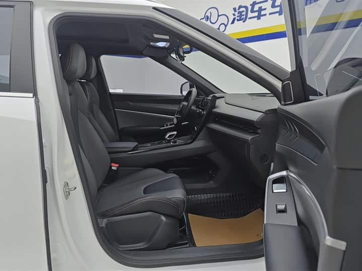 Фото 8 - Geely Atlas