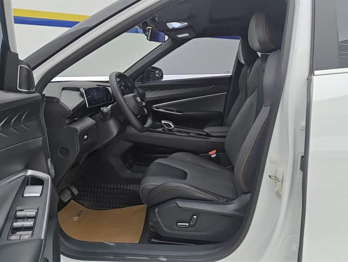 Фото 9 - Geely Atlas